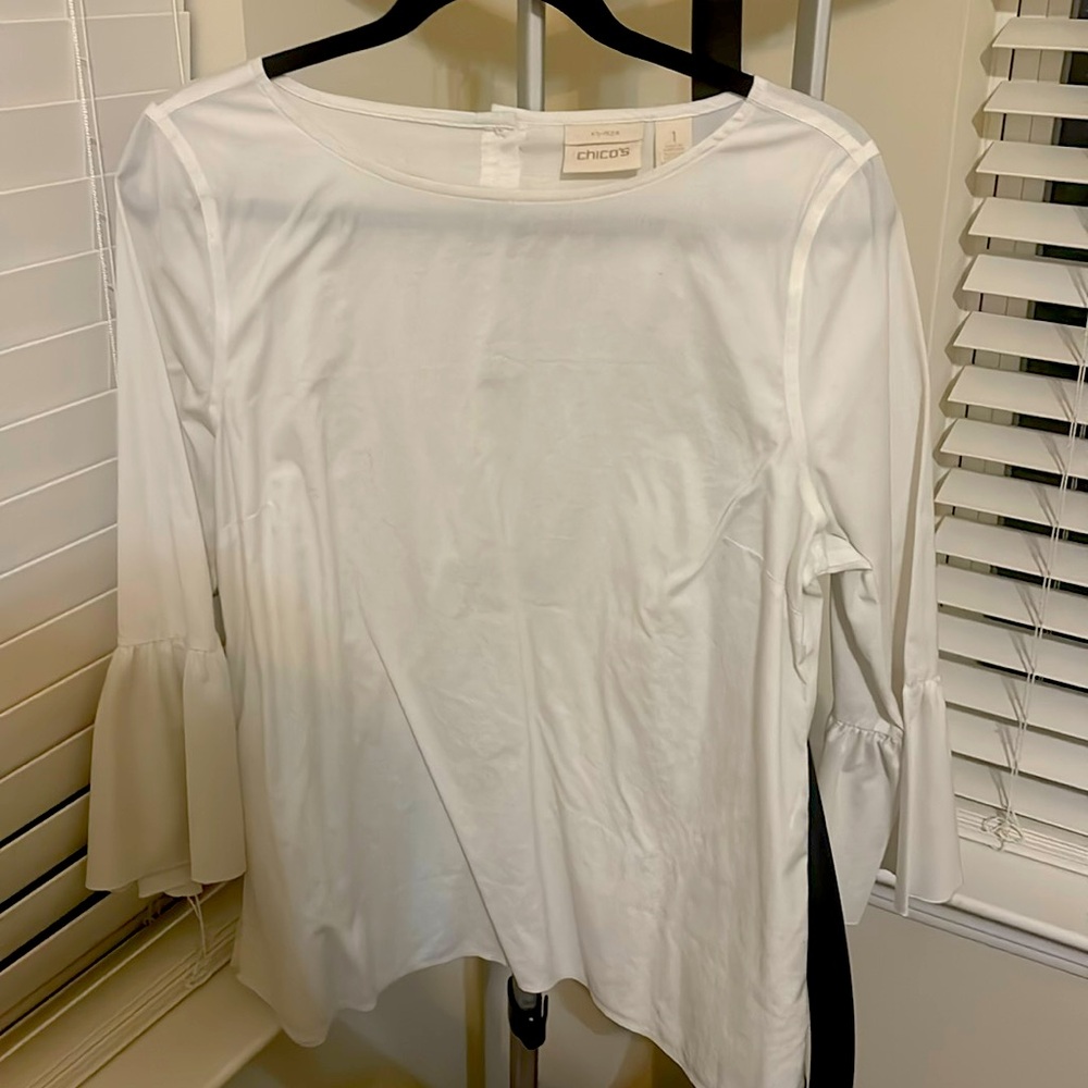 Chicos non iron shirt, size 1. Fits small (like a size 8-10)